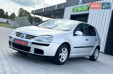 Хэтчбек Volkswagen Golf 2005 в 