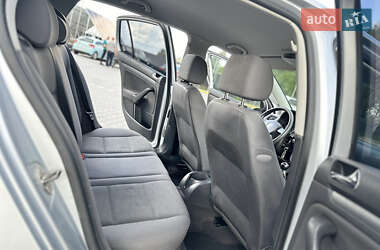 Хэтчбек Volkswagen Golf 2005 в 