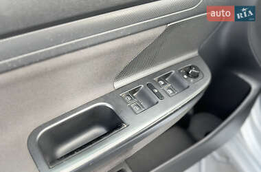 Хэтчбек Volkswagen Golf 2005 в 