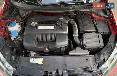 Хэтчбек Volkswagen Golf 2010 в 
