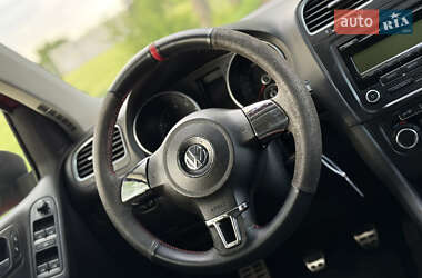 Хэтчбек Volkswagen Golf 2010 в 