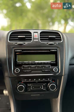 Хэтчбек Volkswagen Golf 2010 в 