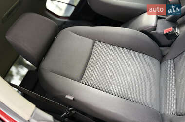 Хэтчбек Volkswagen Golf 2010 в 