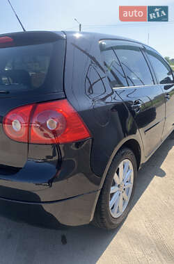 Хэтчбек Volkswagen Golf 2006 в 