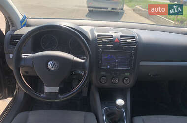Хэтчбек Volkswagen Golf 2006 в 