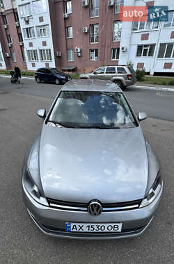 Хетчбек Volkswagen Golf 2013 в 