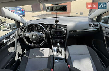 Хетчбек Volkswagen Golf 2013 в 