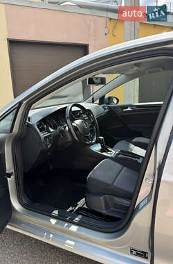Хетчбек Volkswagen Golf 2013 в 