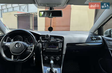 Хетчбек Volkswagen Golf 2013 в 