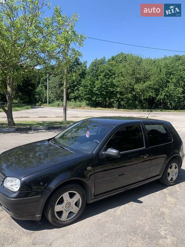 Хэтчбек Volkswagen Golf 1998 в 