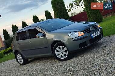 Хэтчбек Volkswagen Golf 2004 в 