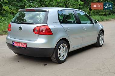 Хетчбек Volkswagen Golf 2006 в 