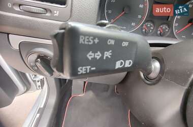 Хетчбек Volkswagen Golf 2006 в 