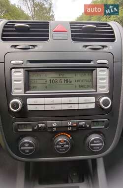 Хетчбек Volkswagen Golf 2006 в 