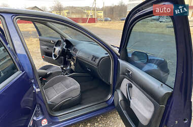 Хэтчбек Volkswagen Golf 1999 в 