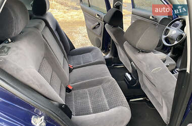 Хэтчбек Volkswagen Golf 1999 в 