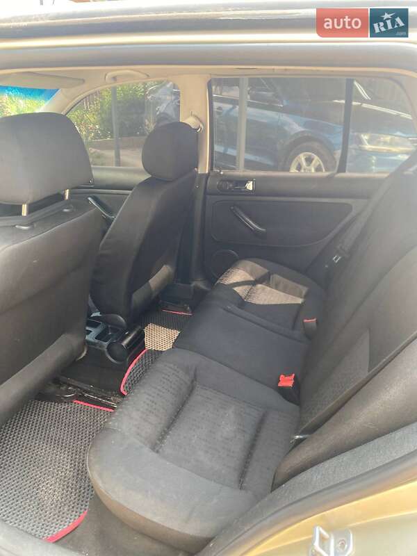 Хэтчбек Volkswagen Golf 2002 в Белой Церкви