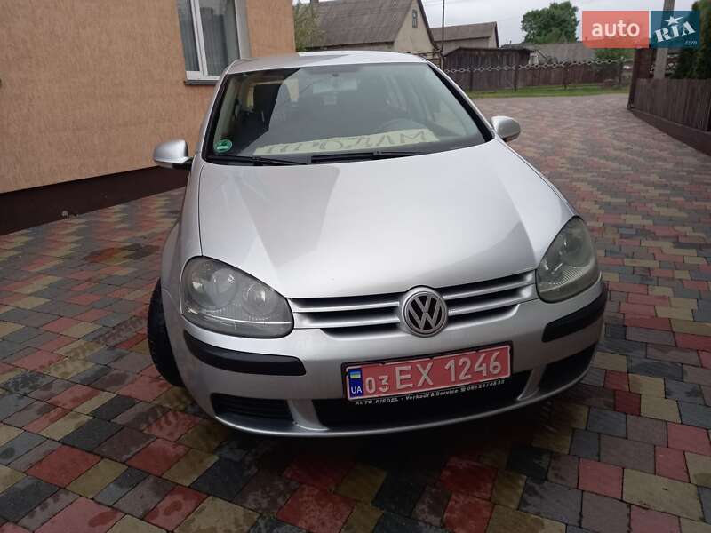 Хэтчбек Volkswagen Golf 2004 в 