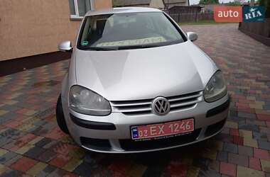 Хэтчбек Volkswagen Golf 2004 в 