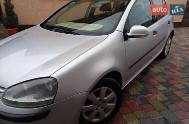 Хэтчбек Volkswagen Golf 2004 в 