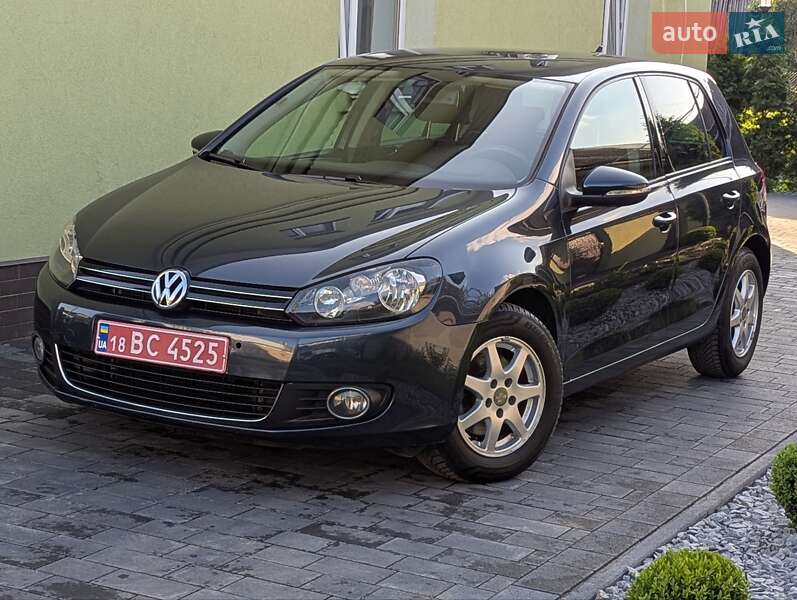 Хетчбек Volkswagen Golf 2010 в 