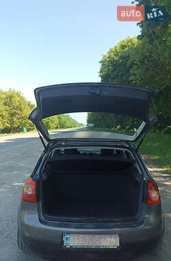 Хэтчбек Volkswagen Golf 2005 в 