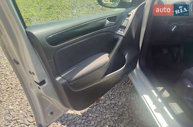 Хэтчбек Volkswagen Golf 2010 в 