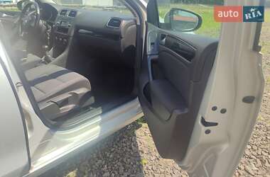 Хэтчбек Volkswagen Golf 2010 в 