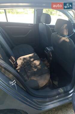 Хэтчбек Volkswagen Golf 2005 в 