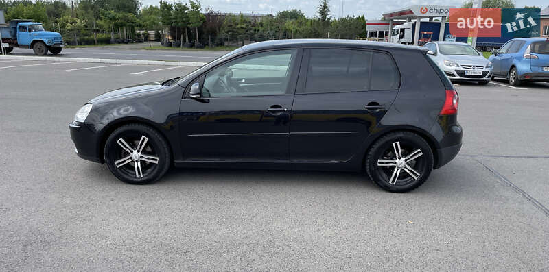 Хетчбек Volkswagen Golf 2005 в Луцьку