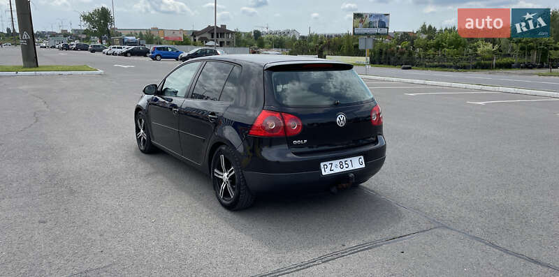 Хетчбек Volkswagen Golf 2005 в Луцьку
