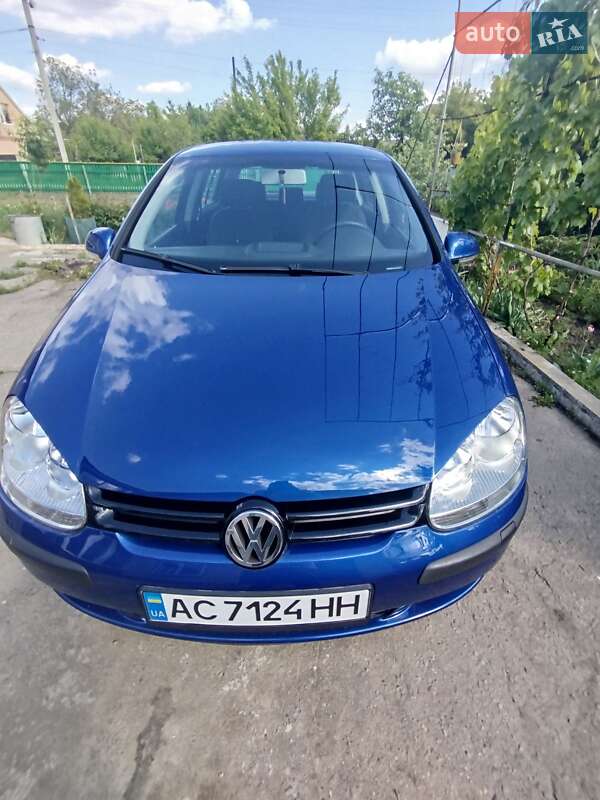 Хетчбек Volkswagen Golf 2005 в 