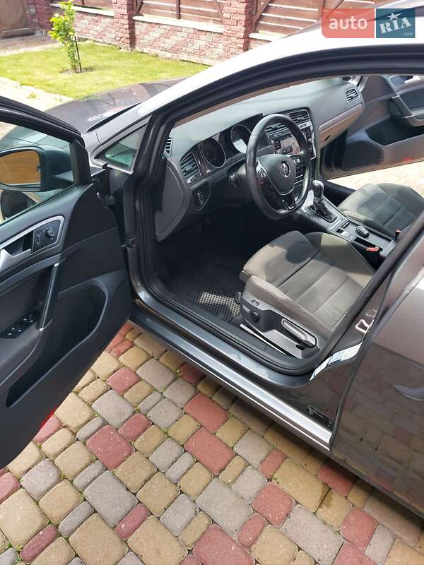 Універсал Volkswagen Golf 2017 в Рівному