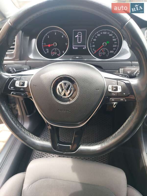 Універсал Volkswagen Golf 2017 в Рівному