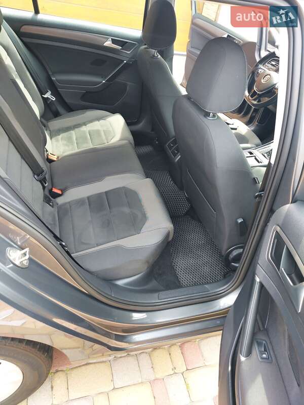 Універсал Volkswagen Golf 2017 в Рівному