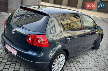 Хэтчбек Volkswagen Golf 2006 в 