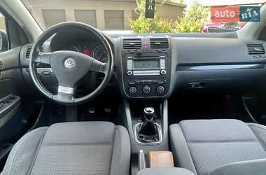 Хэтчбек Volkswagen Golf 2006 в 