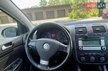 Хэтчбек Volkswagen Golf 2006 в 