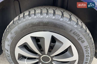 Хэтчбек Volkswagen Golf 1999 в 