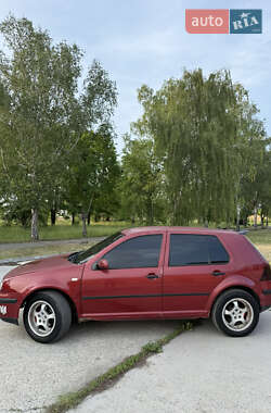 Хэтчбек Volkswagen Golf 1999 в 
