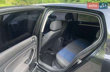 Хэтчбек Volkswagen Golf 2004 в 