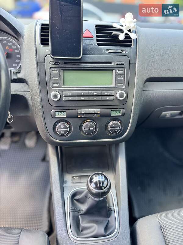 Хетчбек Volkswagen Golf 2005 в Калинівці