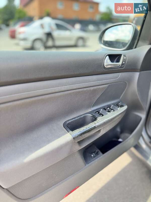 Хетчбек Volkswagen Golf 2005 в Калинівці