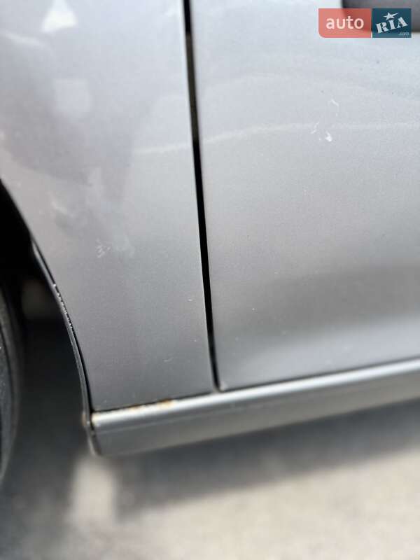 Хетчбек Volkswagen Golf 2005 в Калинівці