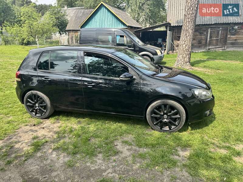 Хэтчбек Volkswagen Golf 2010 в Турийске