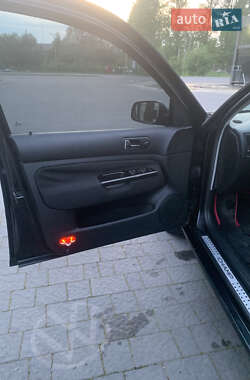 Хэтчбек Volkswagen Golf 2002 в 