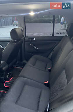 Хэтчбек Volkswagen Golf 2002 в 