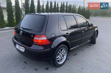 Хэтчбек Volkswagen Golf 2002 в 
