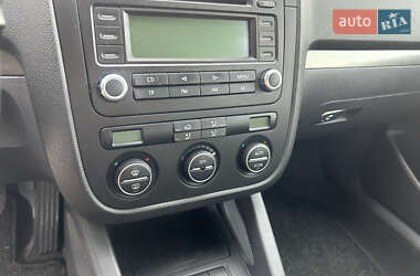 Хетчбек Volkswagen Golf 2006 в 
