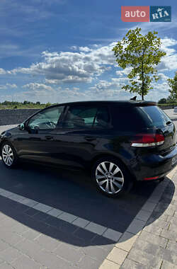 Хэтчбек Volkswagen Golf 2010 в 